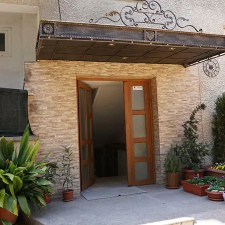 Lambovi - Lyubomir Lambov Guest house *